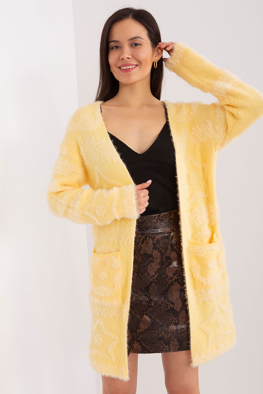  Cardigan model 189211 AT 