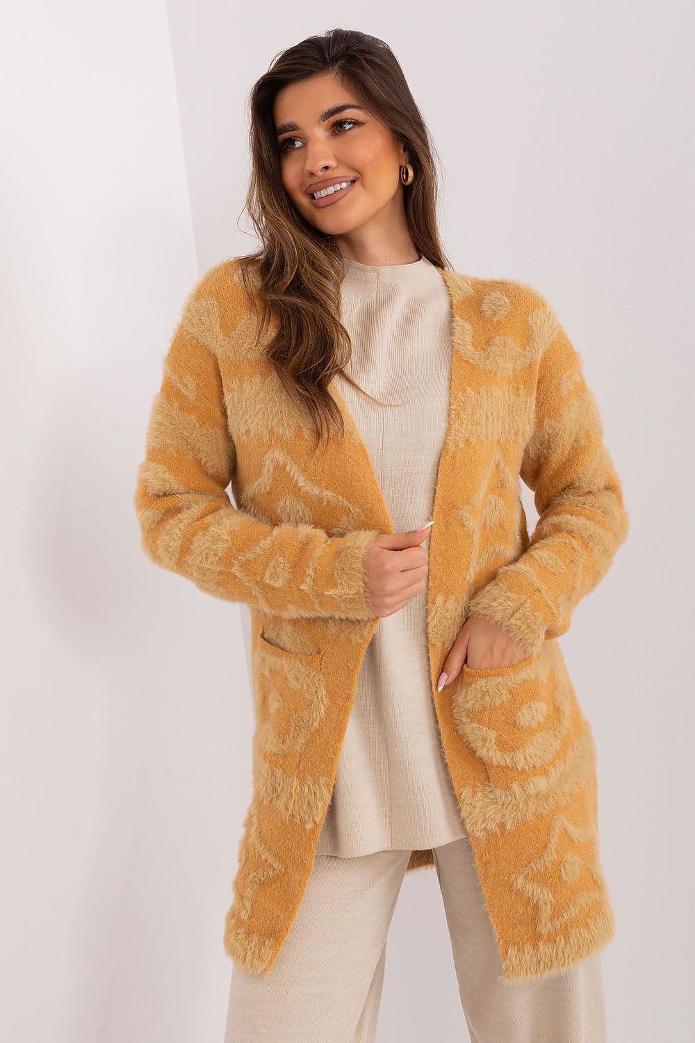  Cardigan model 189215 AT 