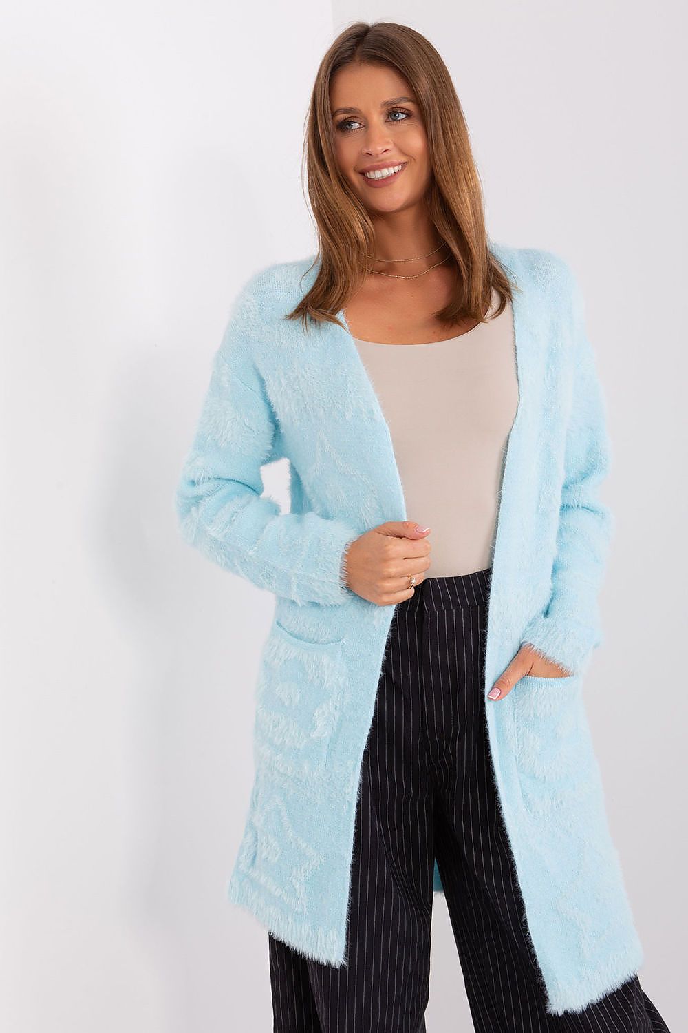  Cardigan model 189216 AT 