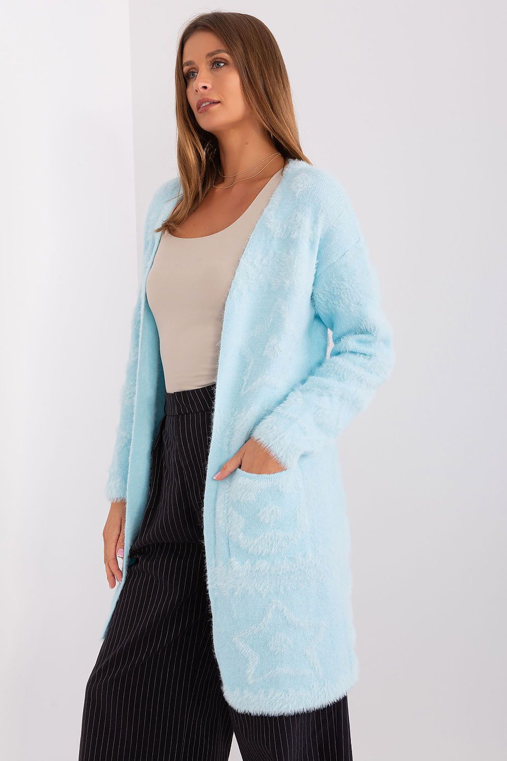  Cardigan model 189216 AT 