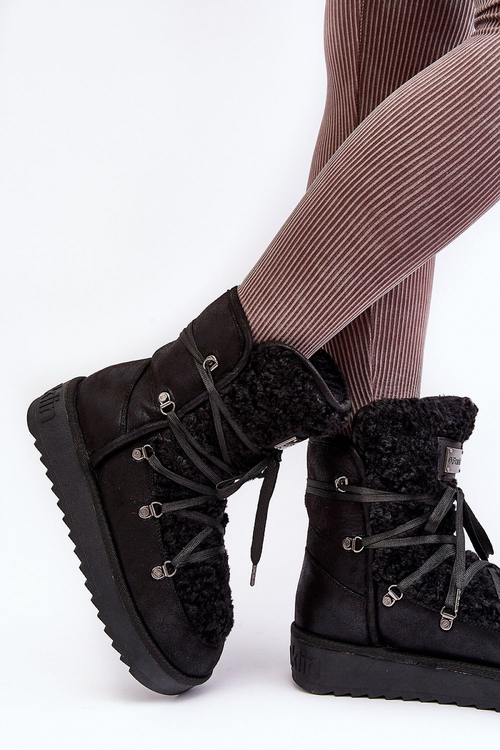  Moon boots model 190504 Step in style 