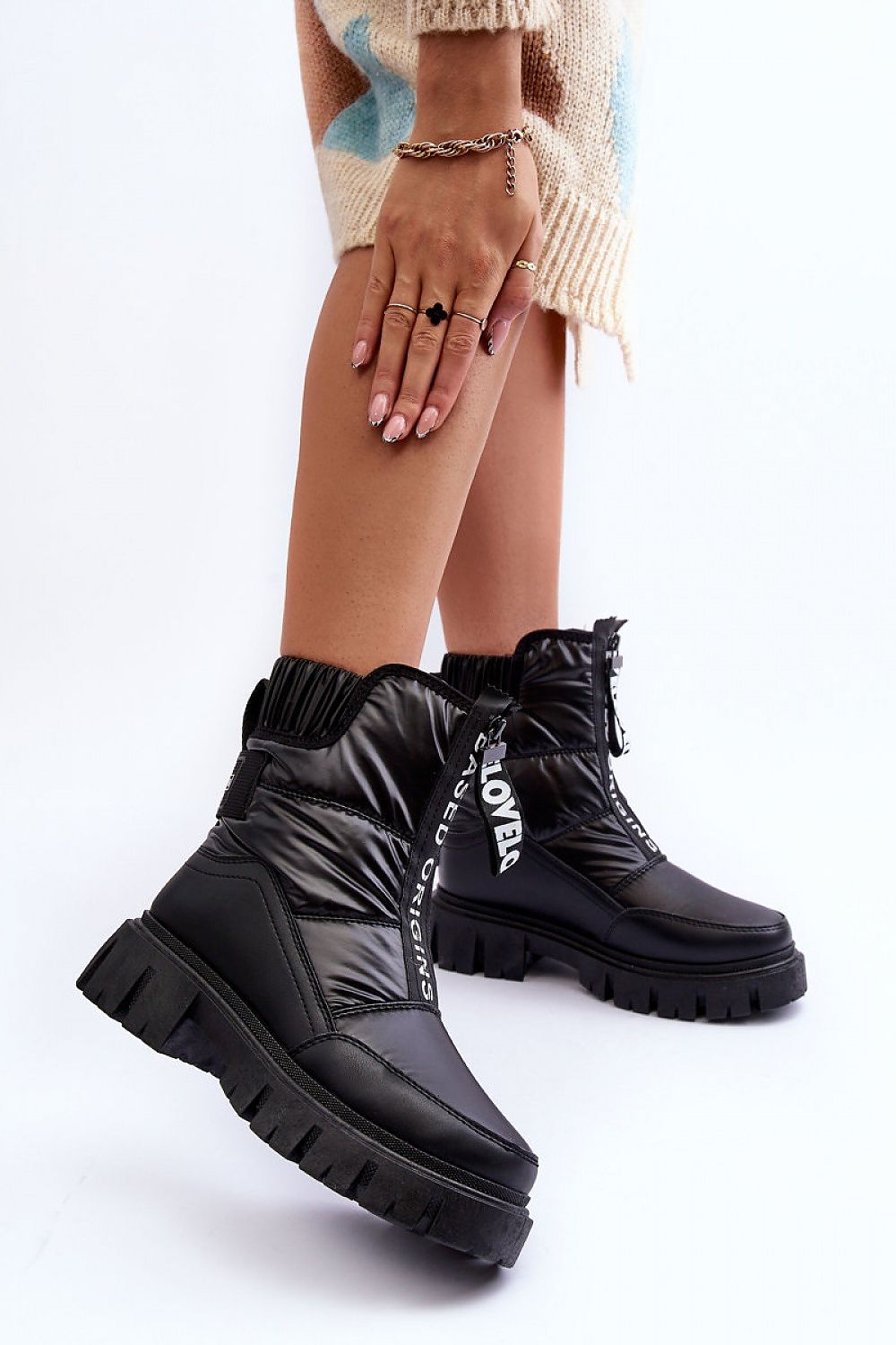  Moon boots model 190510 Step in style 