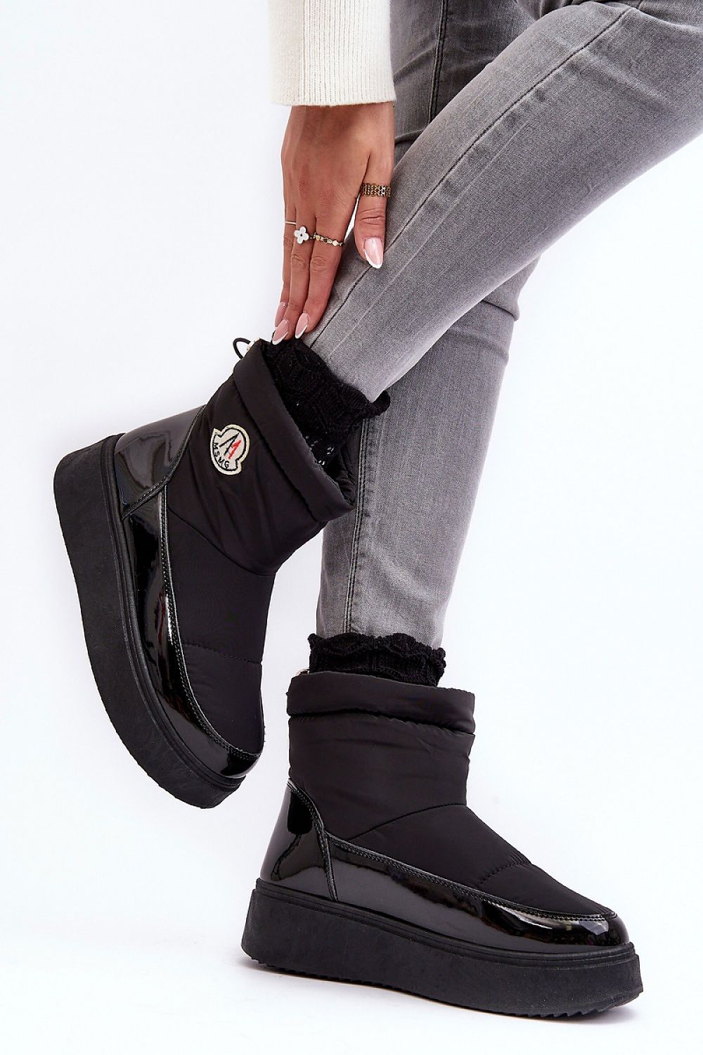  Moon boots model 190514 Step in style 
