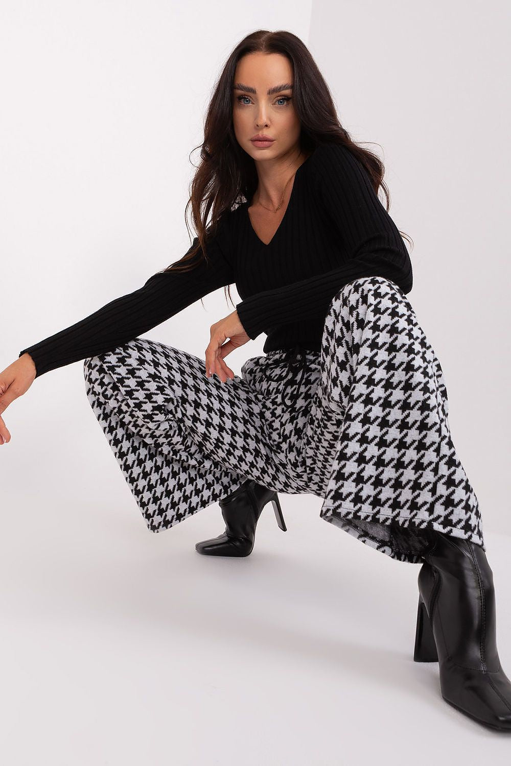  Pantaloni de damă model 193133 Lakerta 