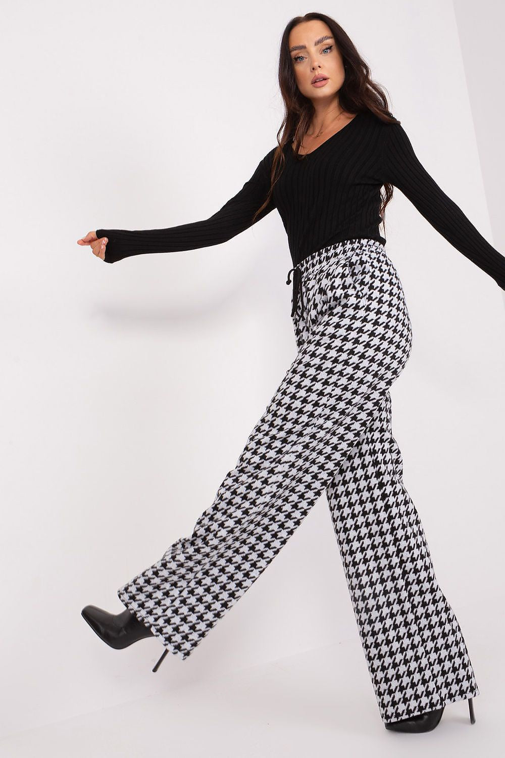  Pantaloni de damă model 193133 Lakerta 