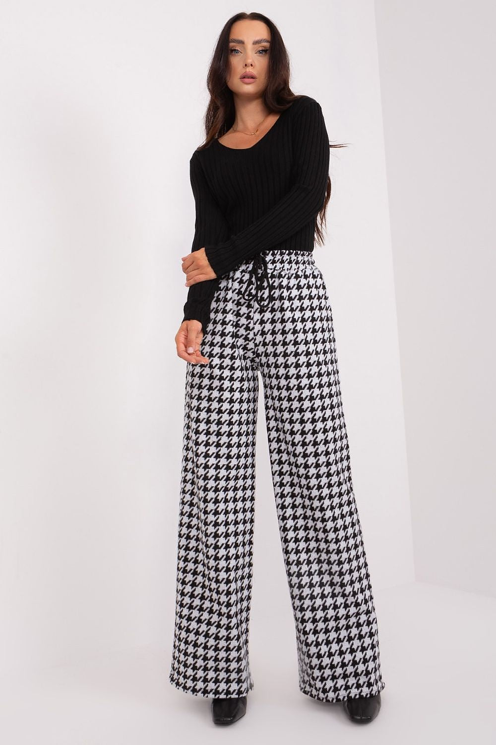  Pantaloni de damă model 193133 Lakerta 