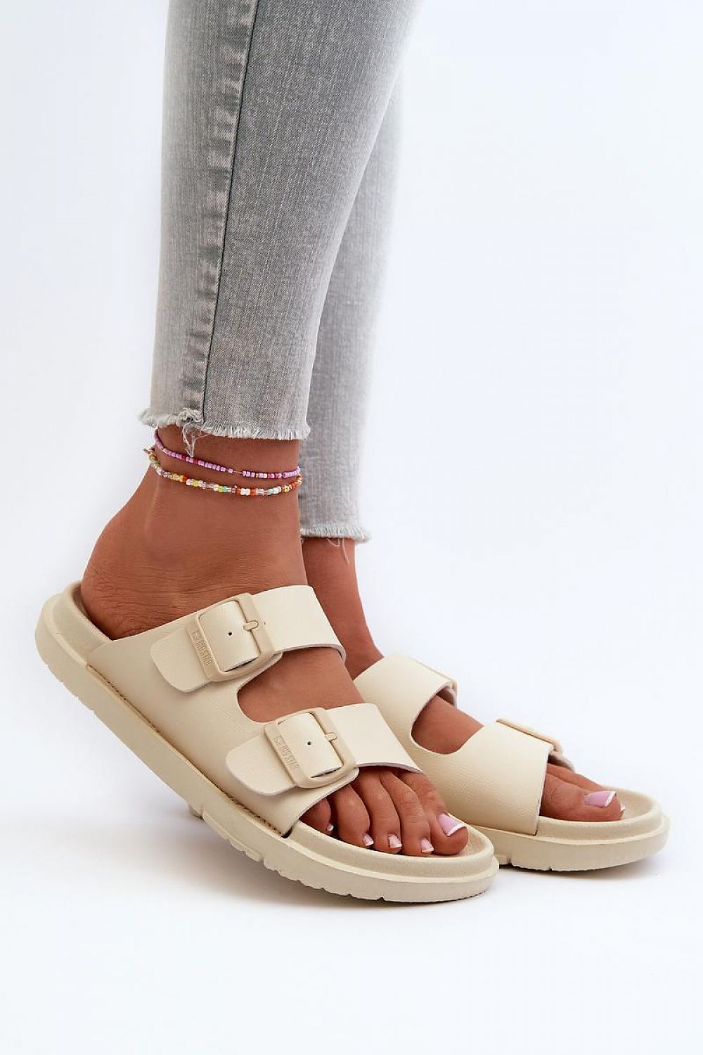  Şlapi model 197418 Step in style 