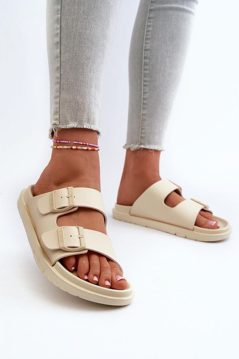  Şlapi model 197418 Step in style 