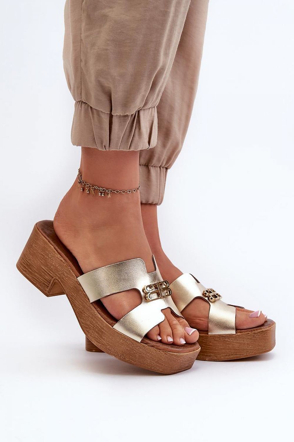  Şlapi model 197658 Step in style 