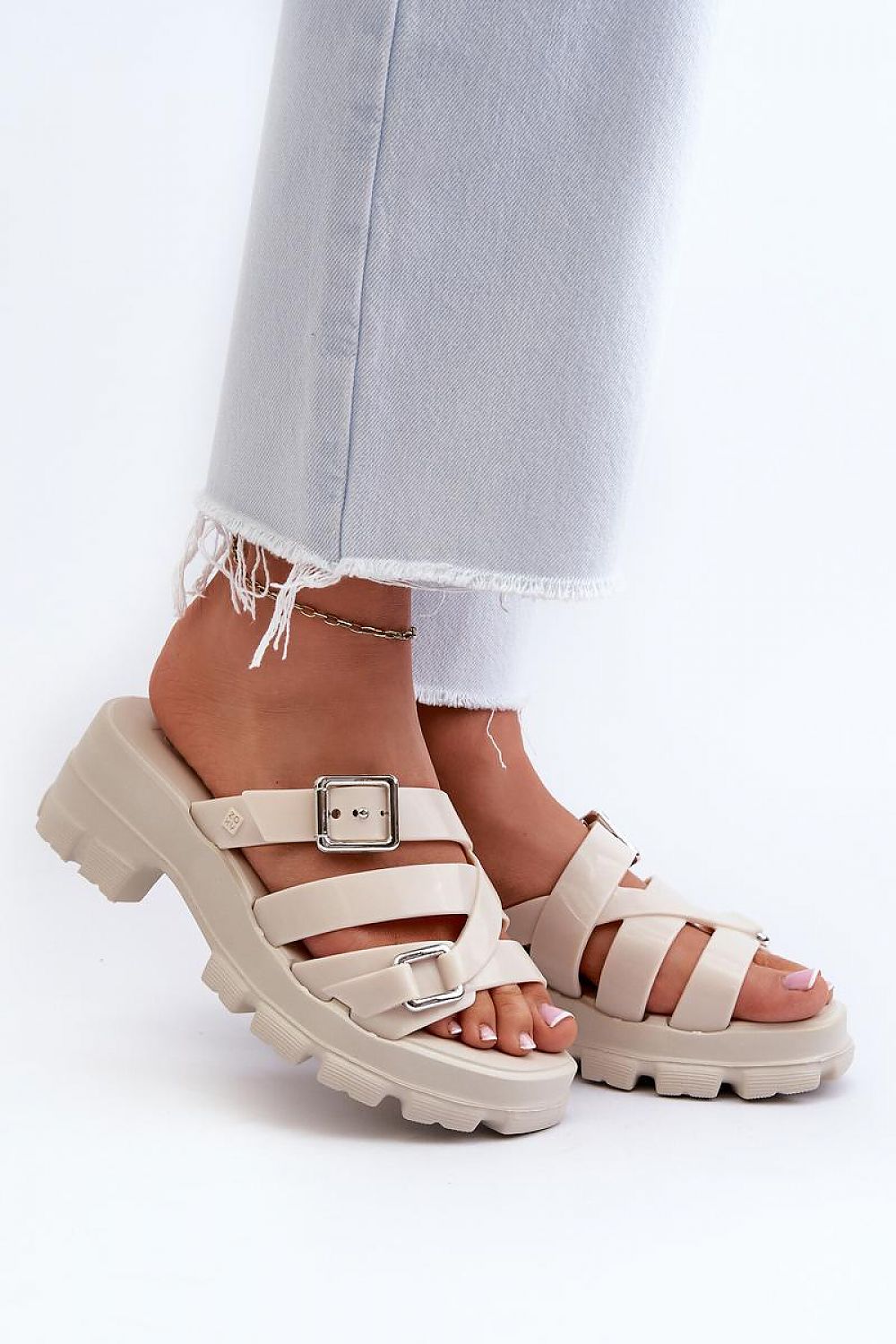  Şlapi model 197668 Step in style 