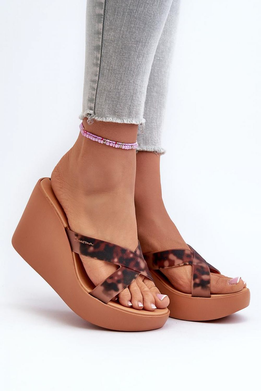  Şlapi model 197718 Step in style 