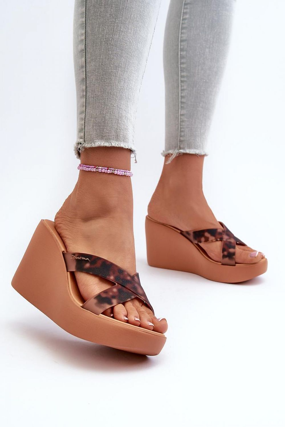  Şlapi model 197718 Step in style 