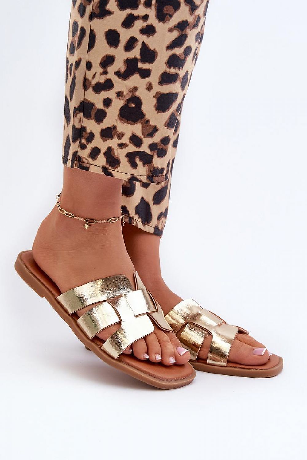  Şlapi model 198181 Step in style 