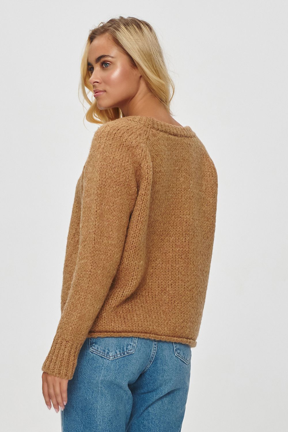  Pulover model 201807 Makadamia 