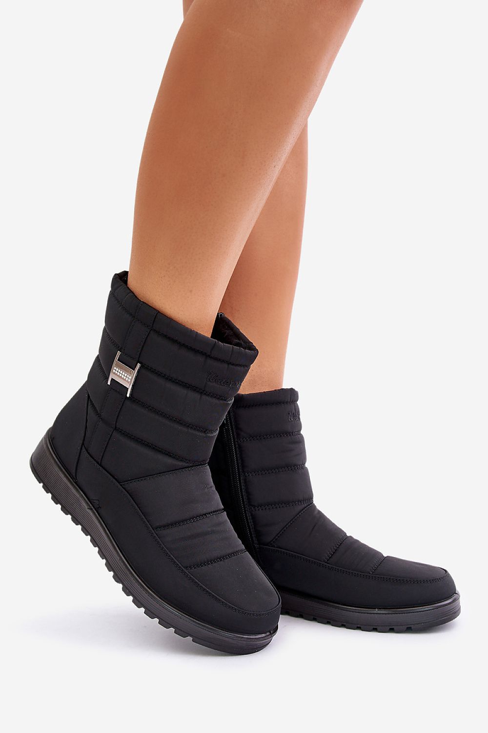  Moon boots model 202206 Step in style 