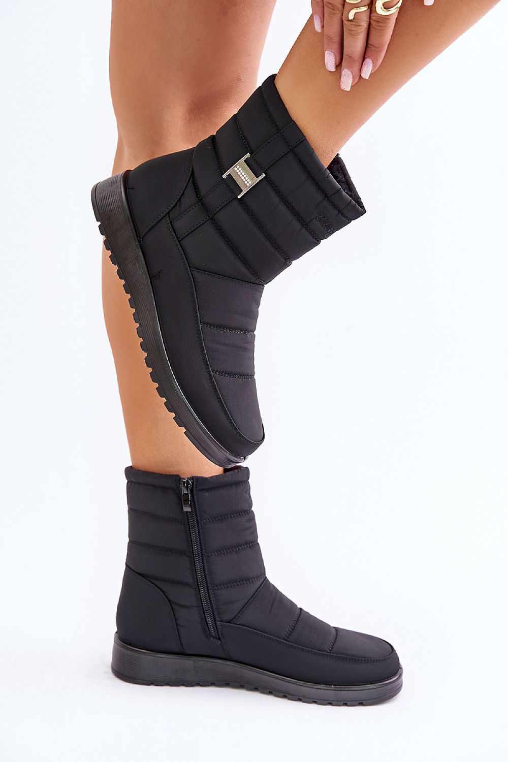  Moon boots model 202206 Step in style 