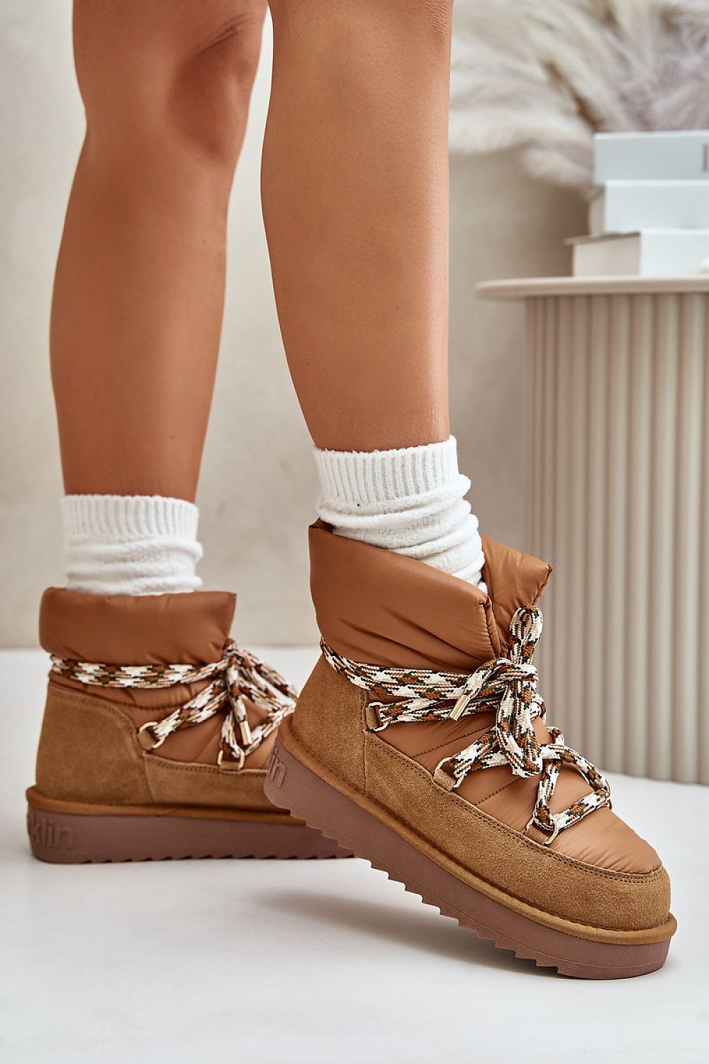  Moon boots model 202208 Step in style 