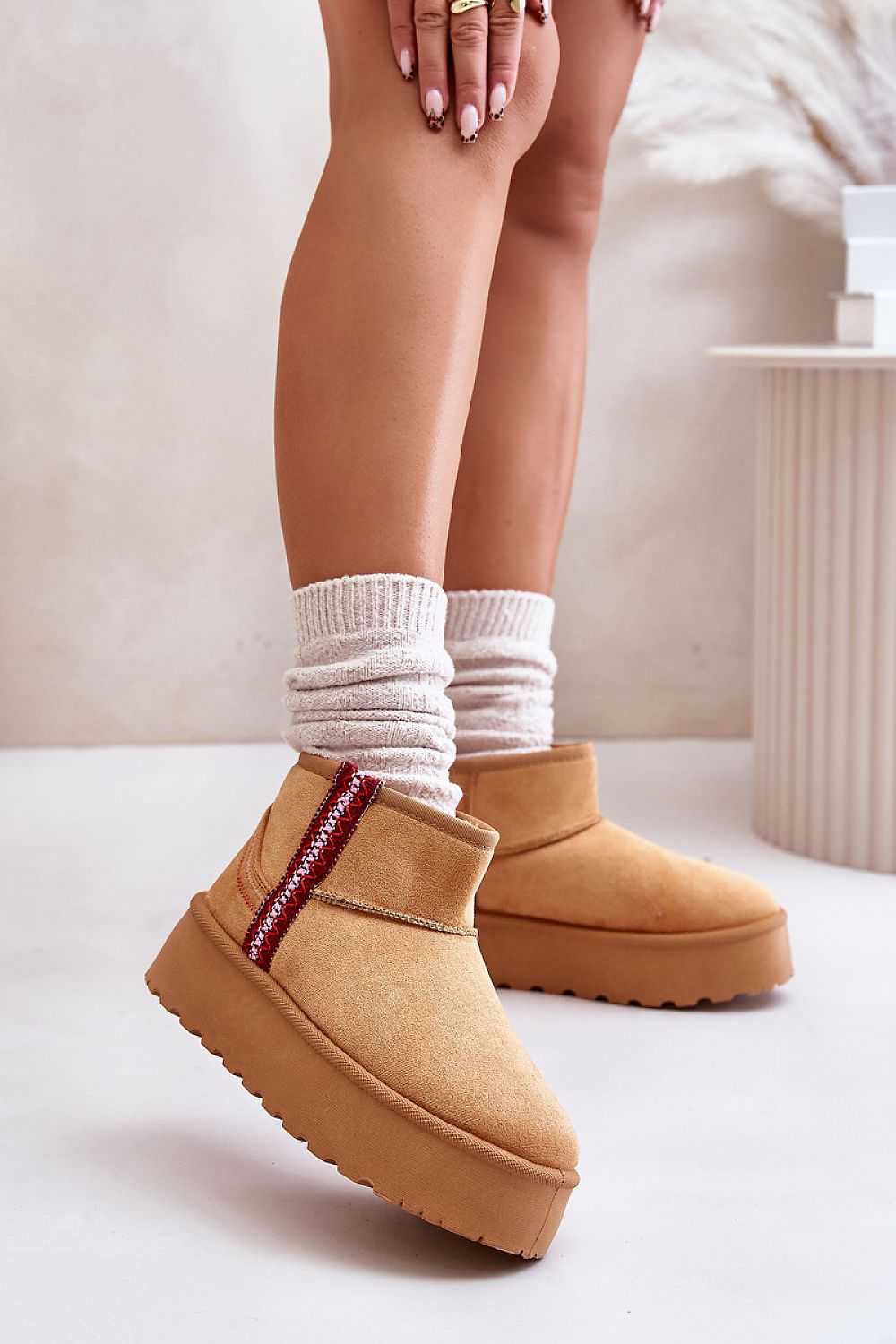  Moon boots model 202212 Step in style 