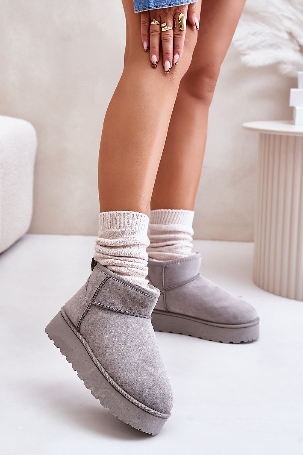  Moon boots model 202215 Step in style 
