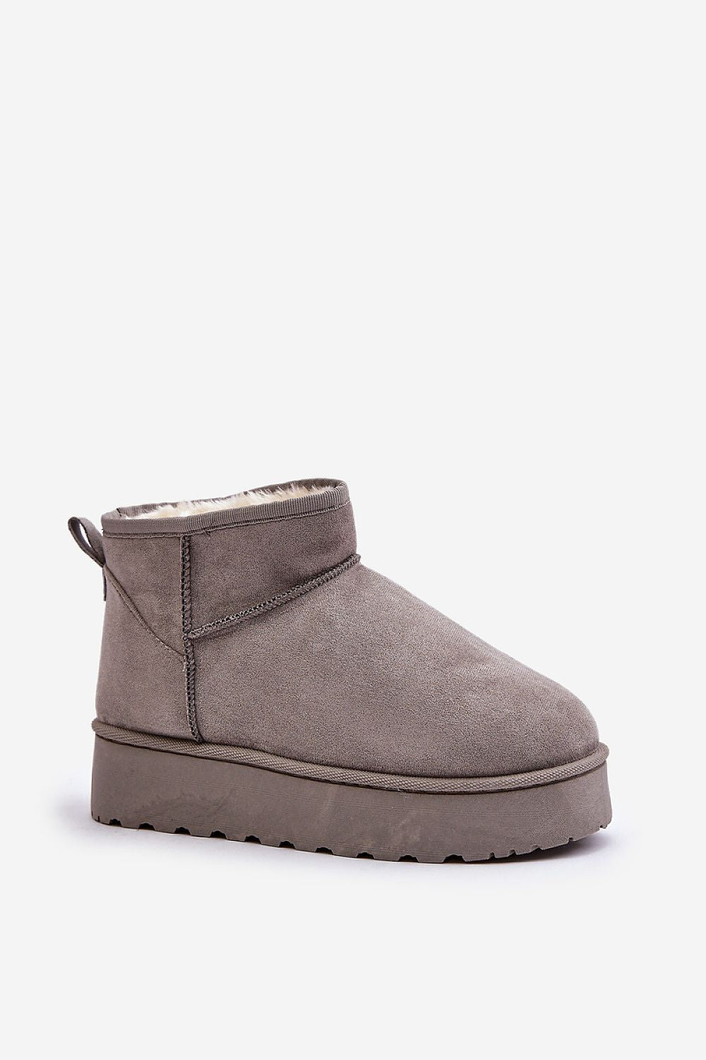  Moon boots model 202215 Step in style 