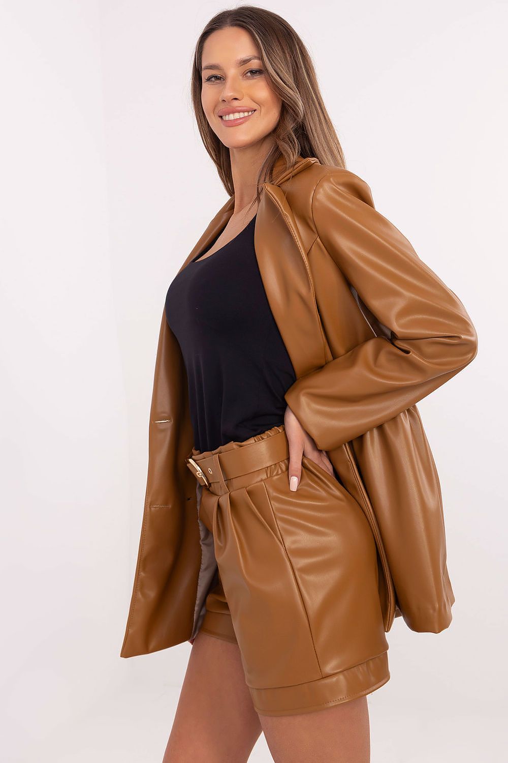  Pantaloni scurţi model 203943 Italy Moda 