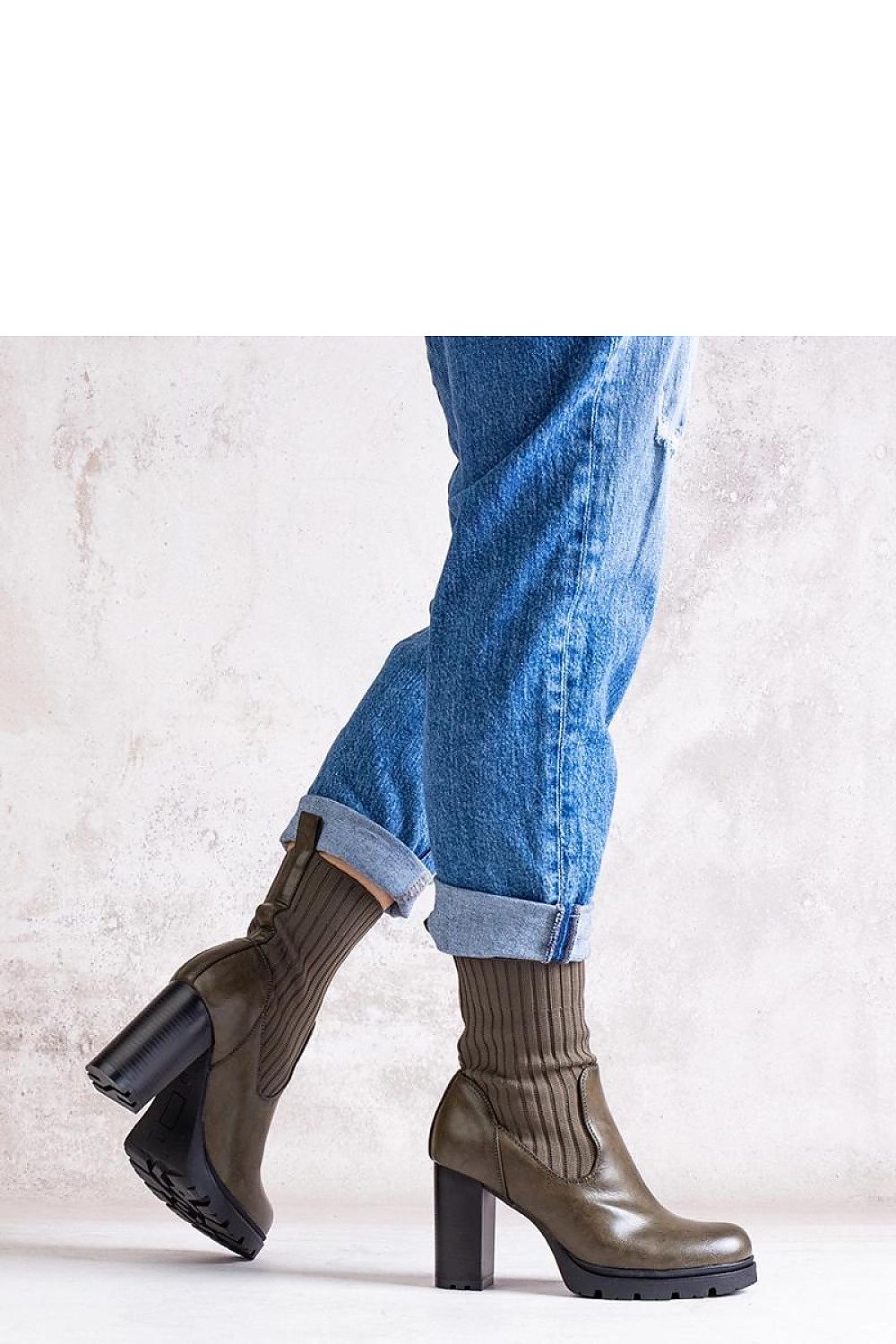  Botine cu toc model 205810 Solea 