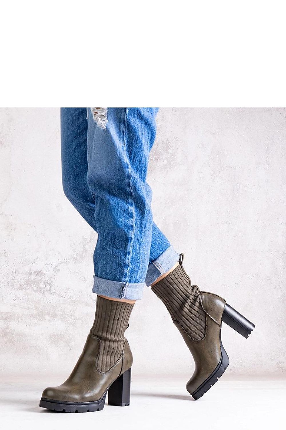  Botine cu toc model 205810 Solea 