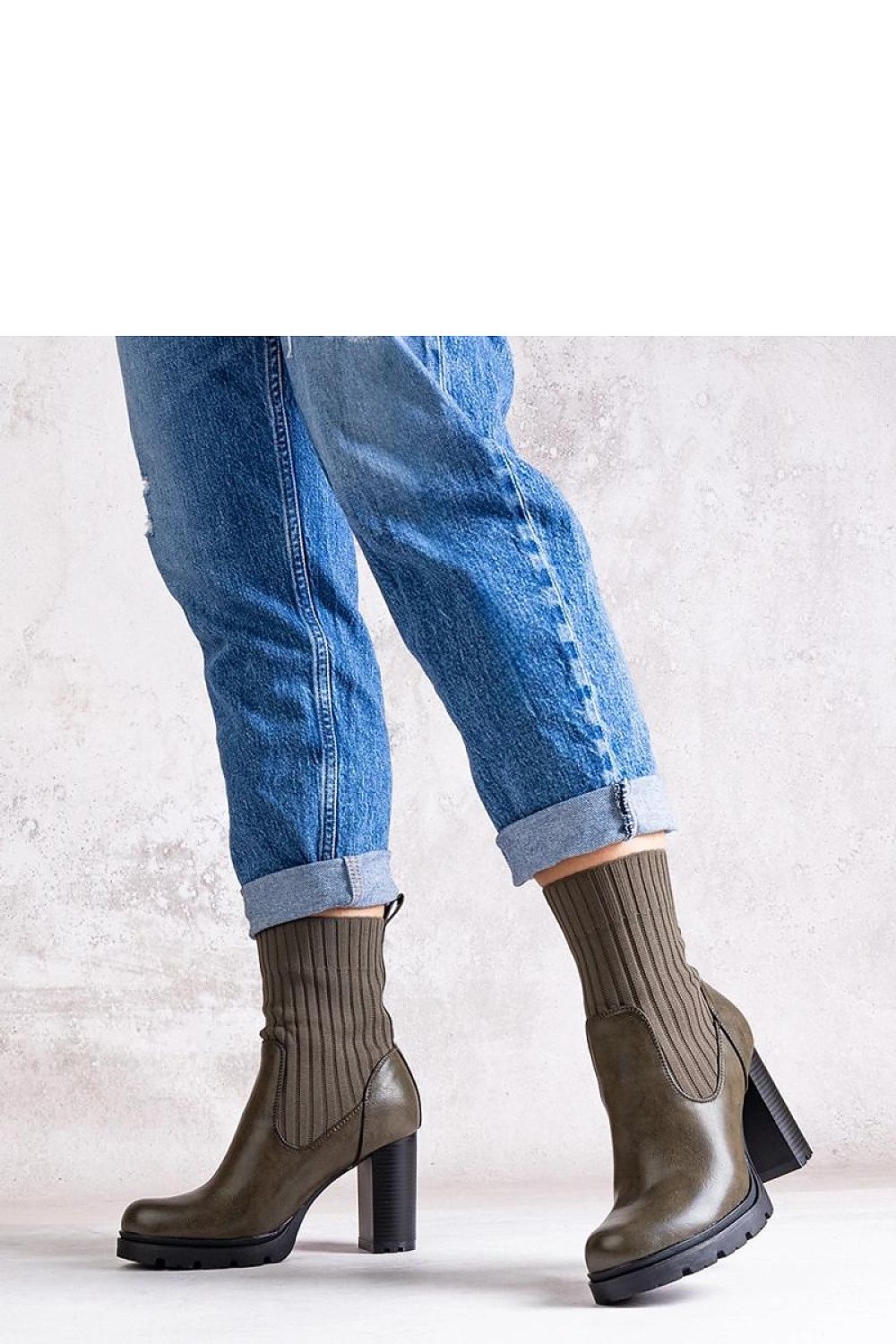  Botine cu toc model 205810 Solea 