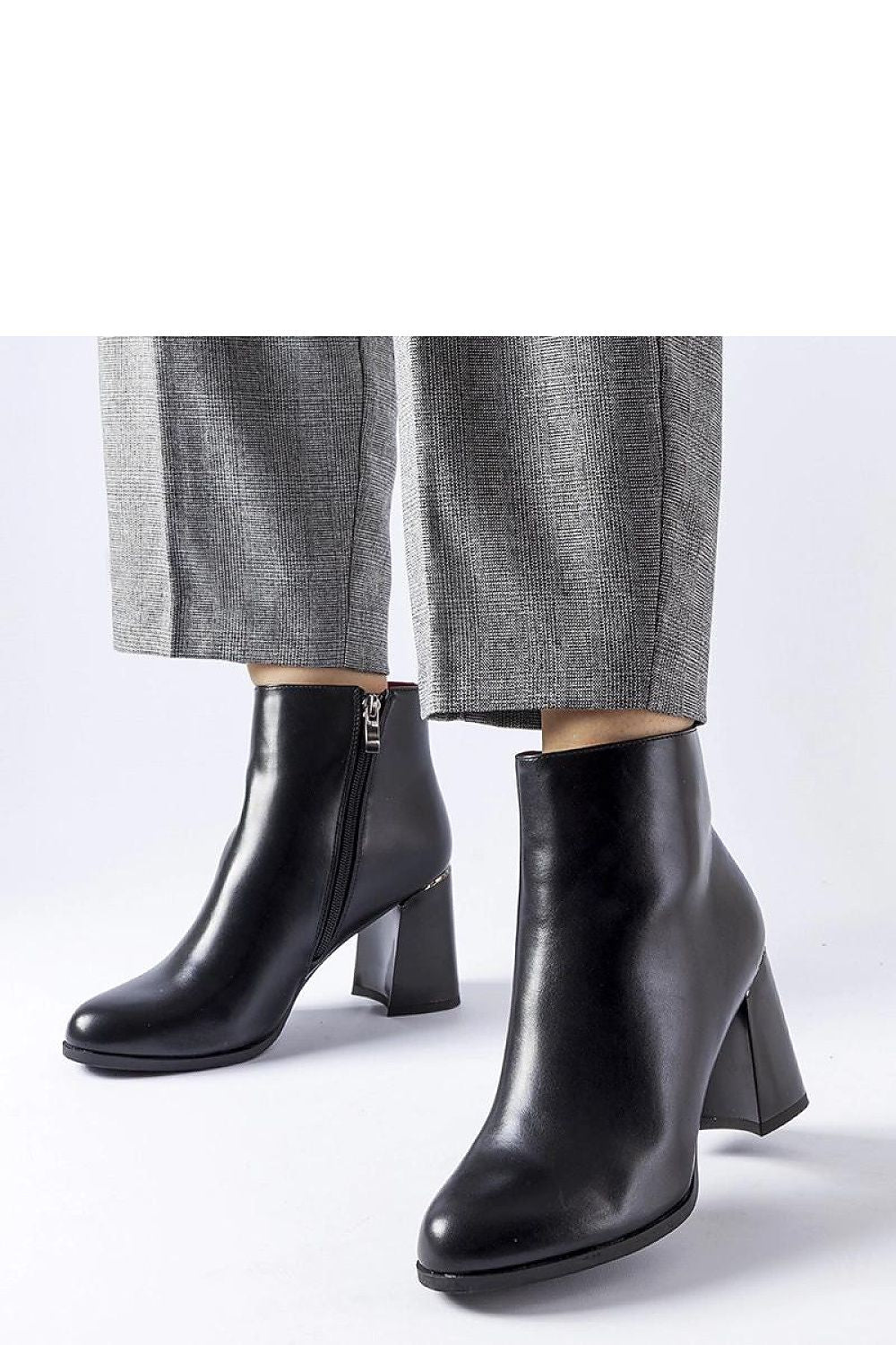  Botine cu toc model 205849 Solea 