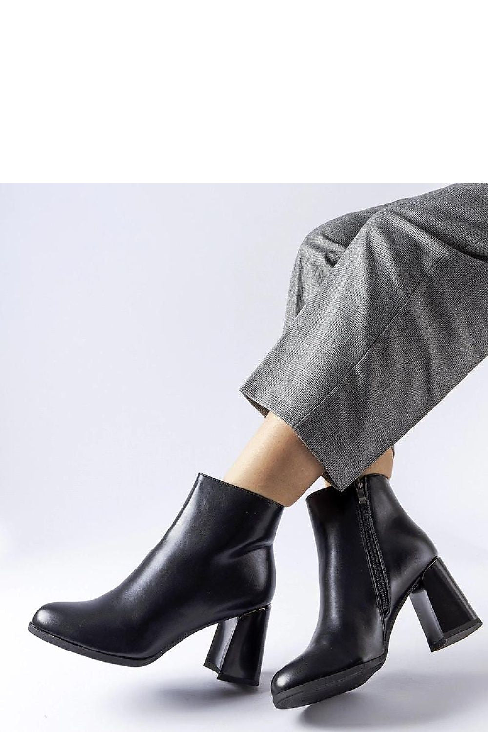  Botine cu toc model 205849 Solea 
