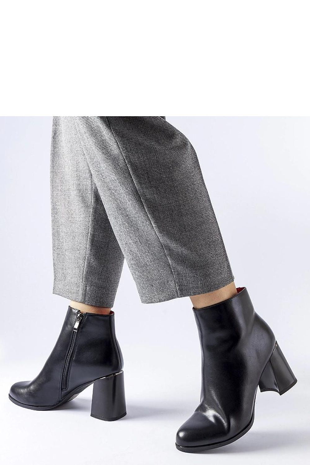  Botine cu toc model 205849 Solea 