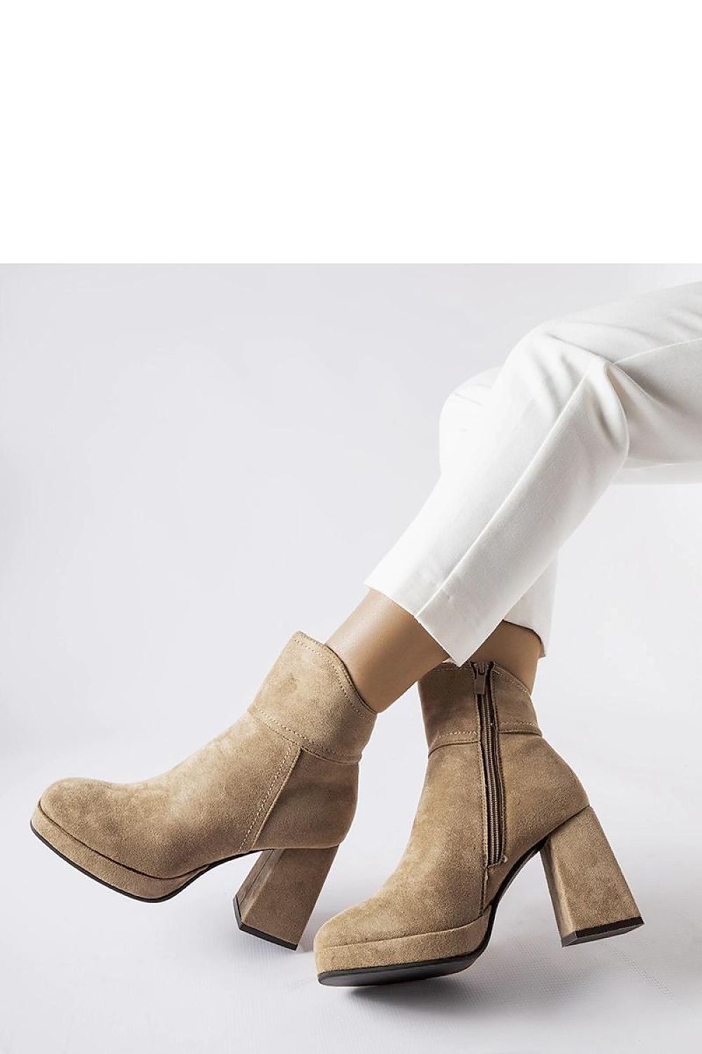  Botine cu toc model 205870 Solea 