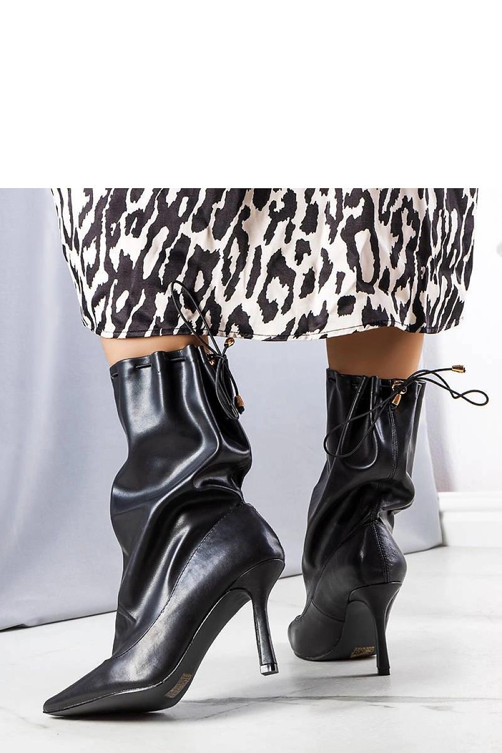  Botine cu toc model 206422 Solea 