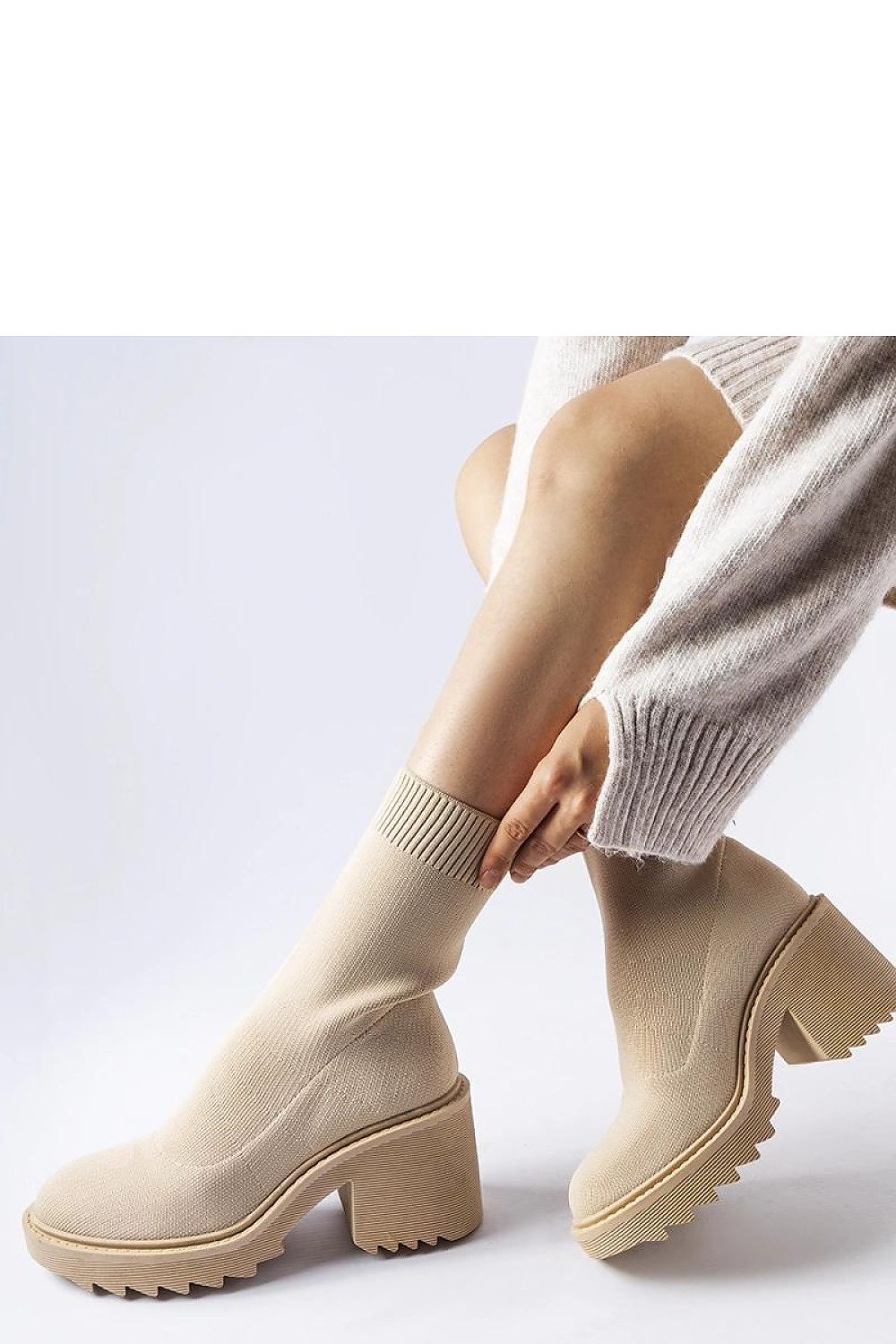  Botine cu toc model 206510 Solea 