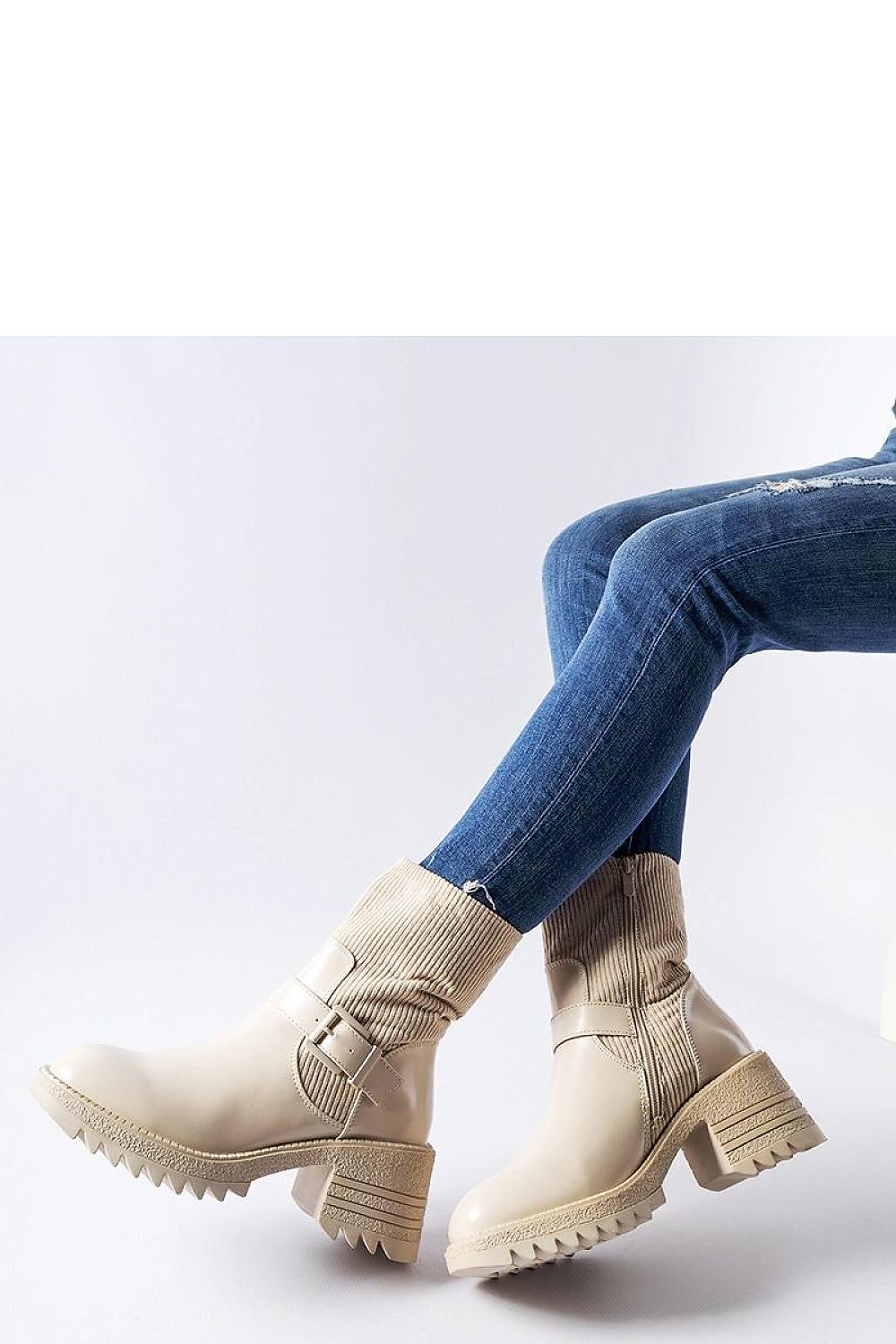  Botine cu toc model 206526 Solea 