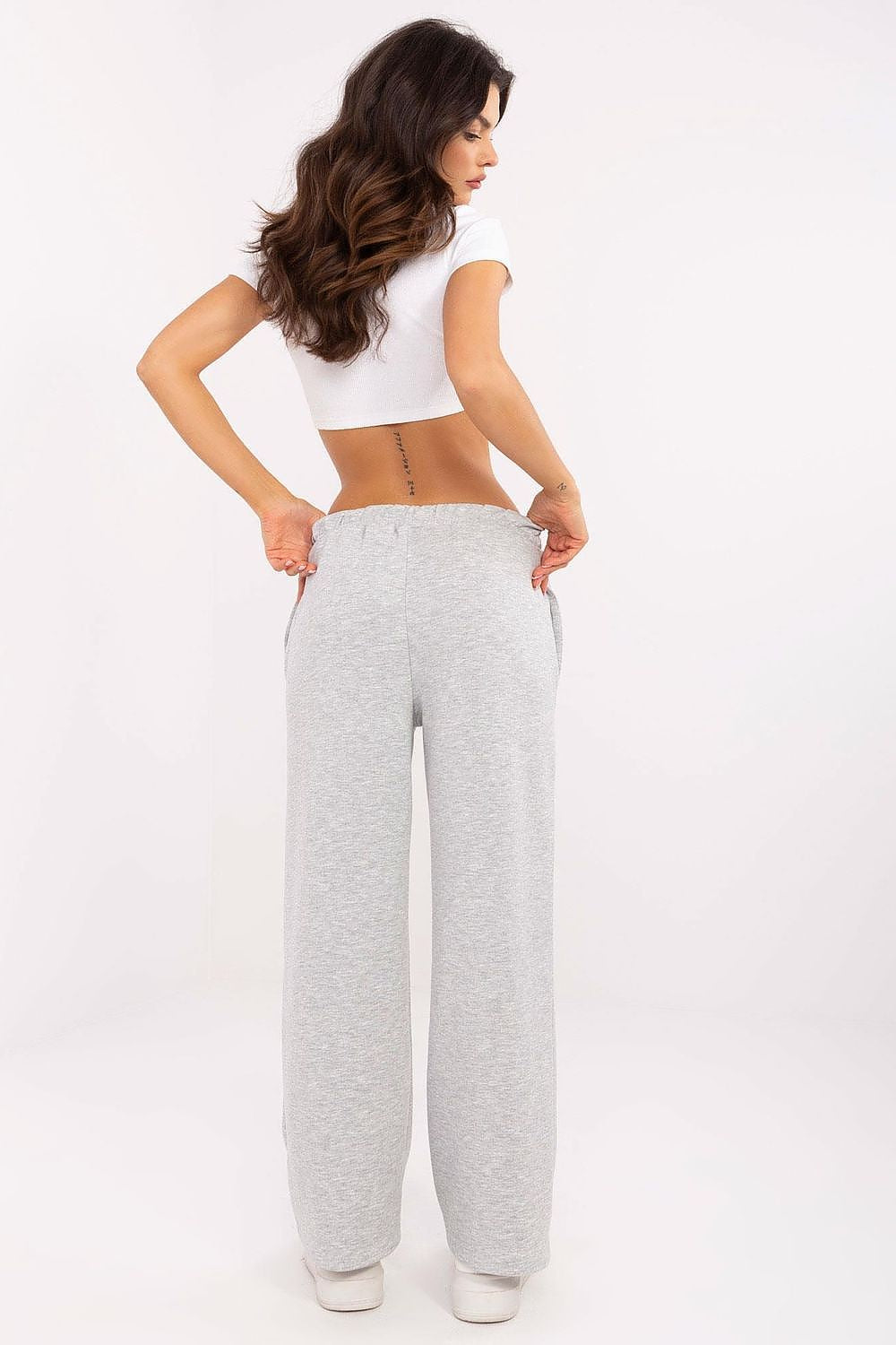  Pantaloni de trening model 206949 Italy Moda 
