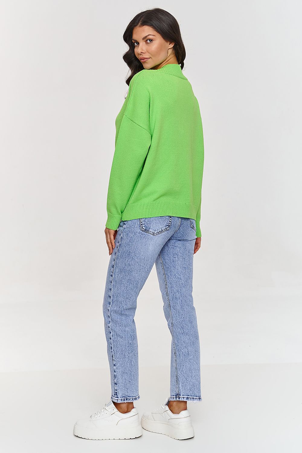  Pulover model 209727 Makadamia 