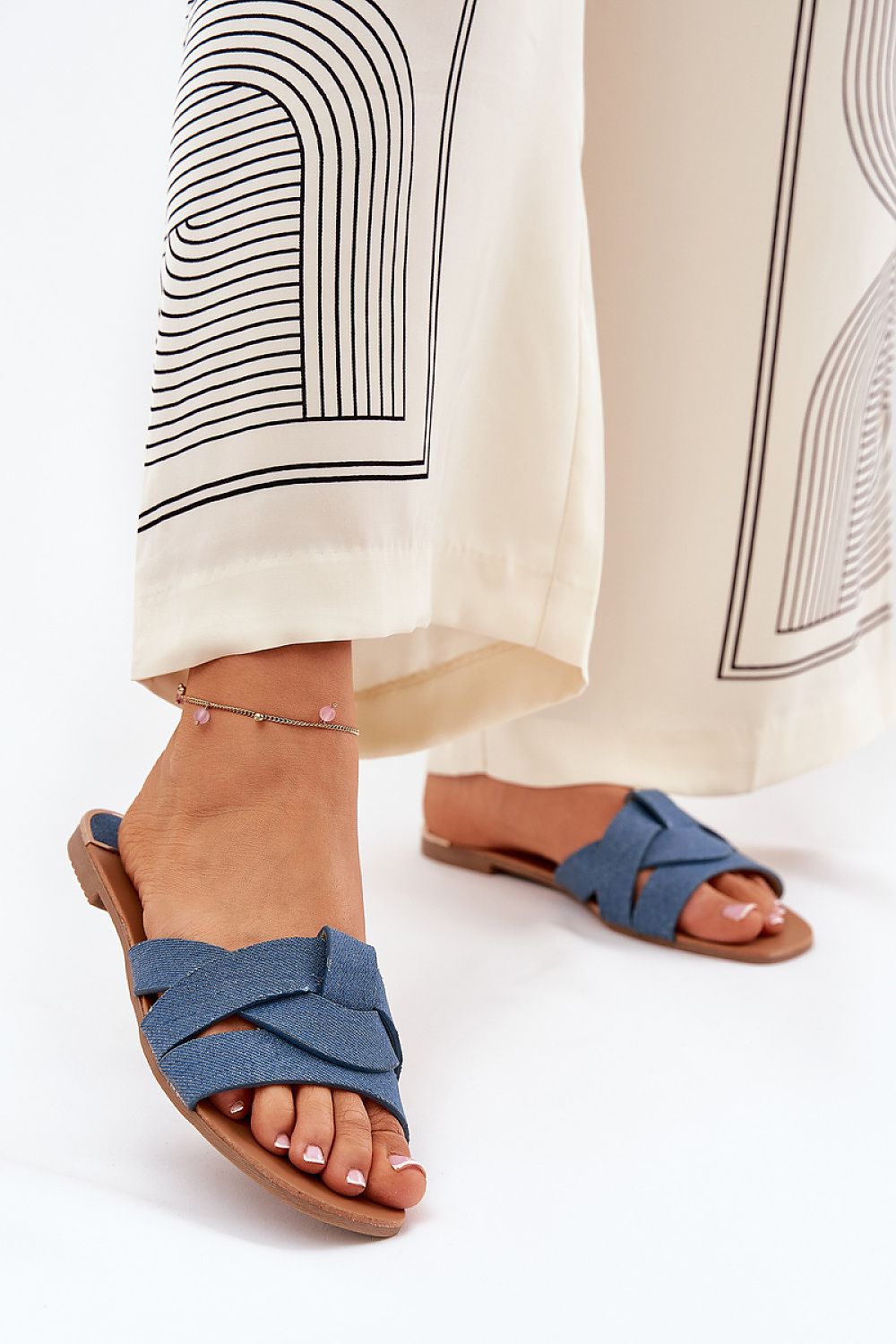 Şlapi model 209937 Step in style 