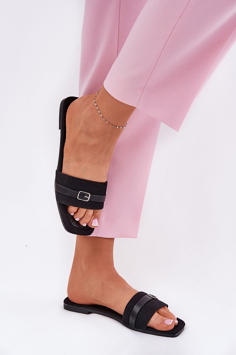  Şlapi model 211698 Step in style 