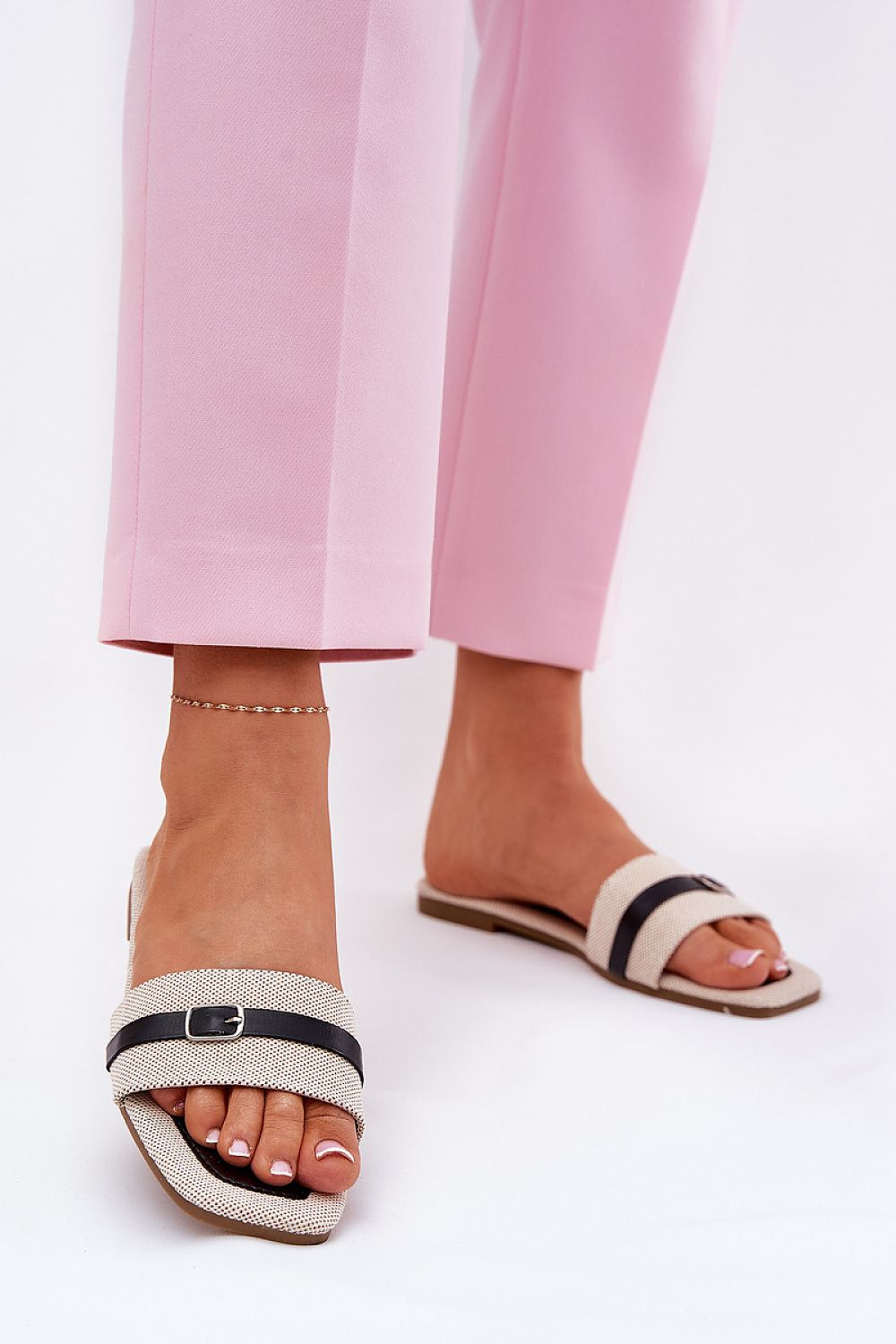  Şlapi model 211700 Step in style 