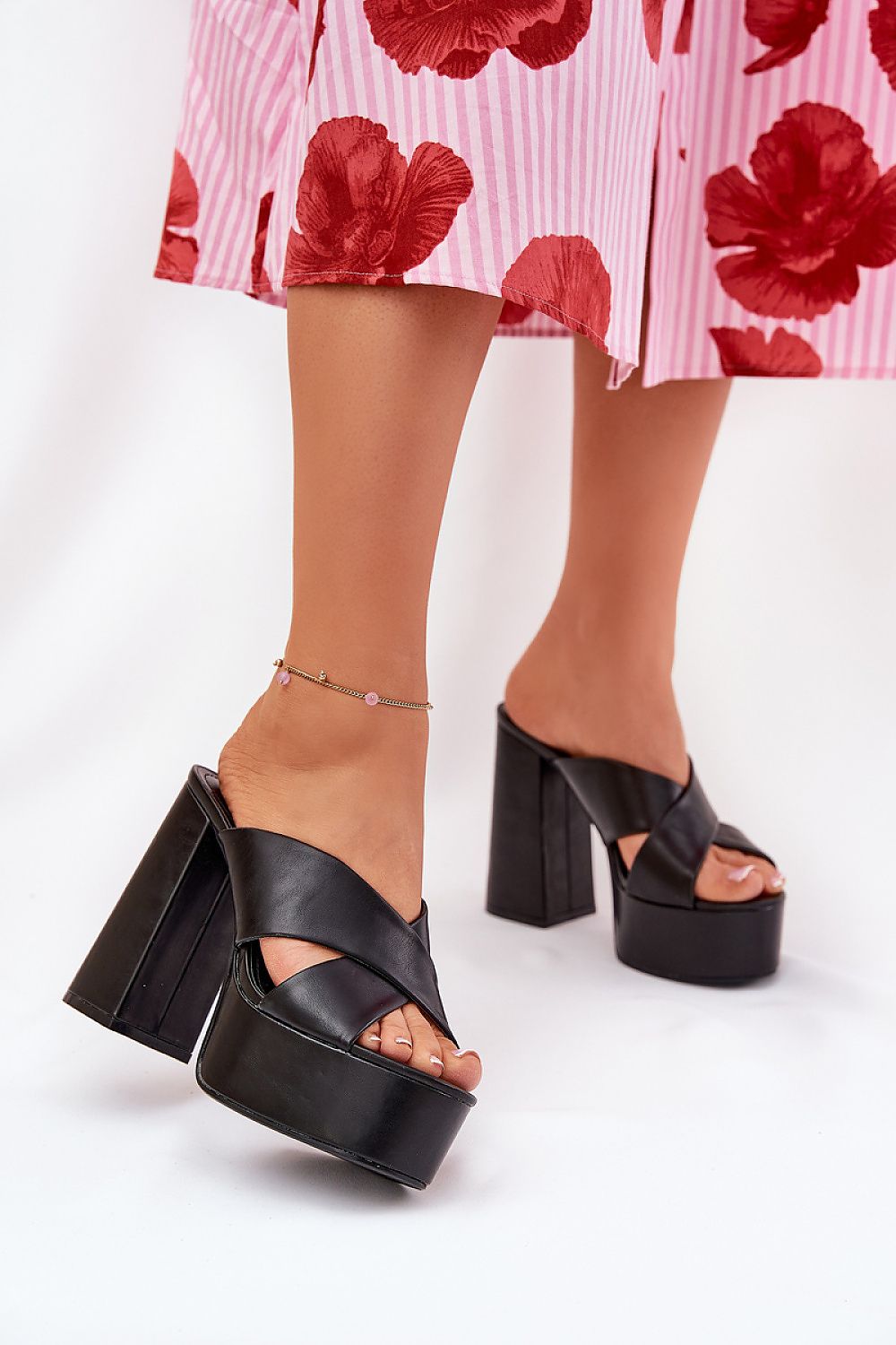  Şlapi model 211957 Step in style 