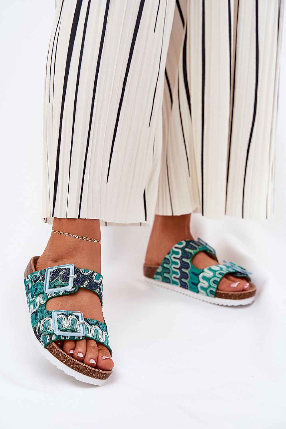  Şlapi model 211960 Step in style 
