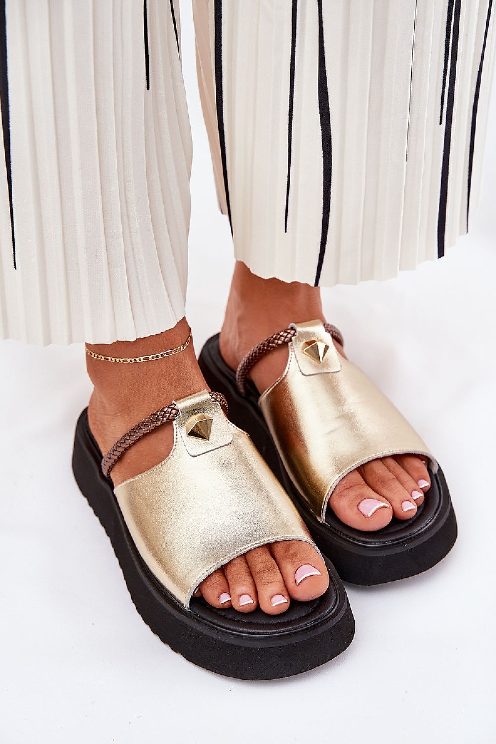  Papuci cu platformă model 211966 Step in style 
