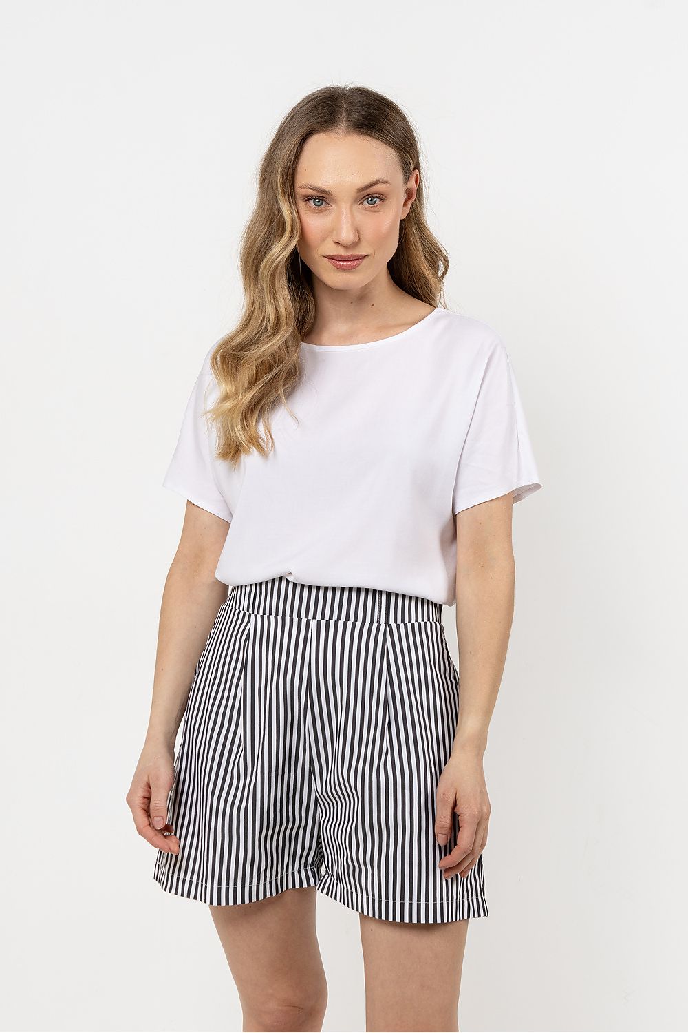  Pantaloni scurţi model 212202 awama 