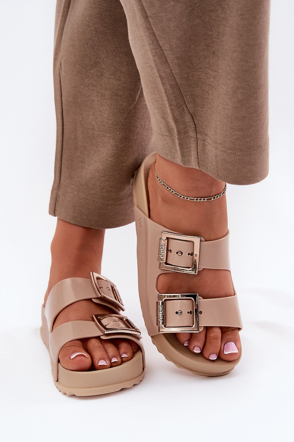  Şlapi model 212706 Step in style 