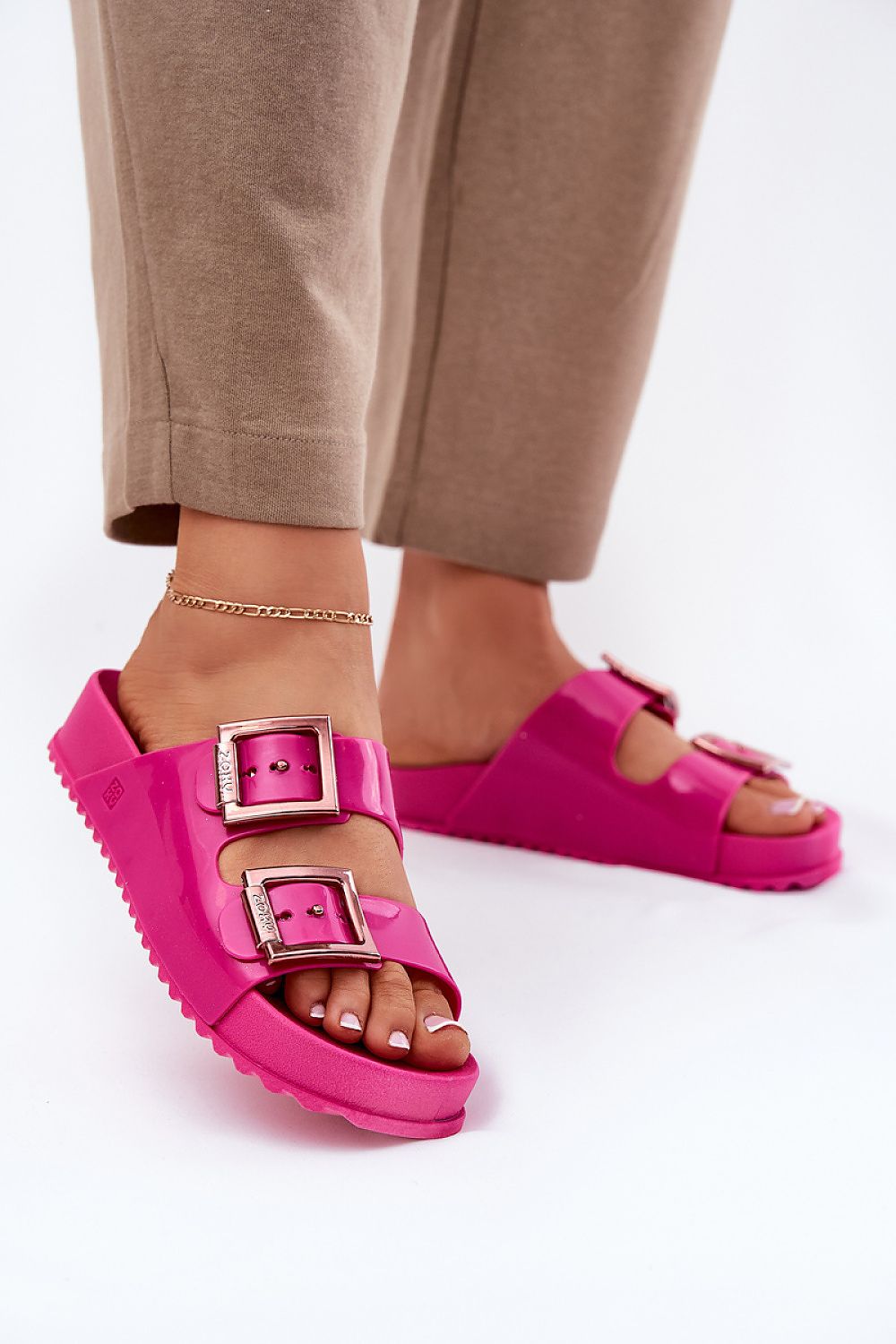  Şlapi model 212707 Step in style 