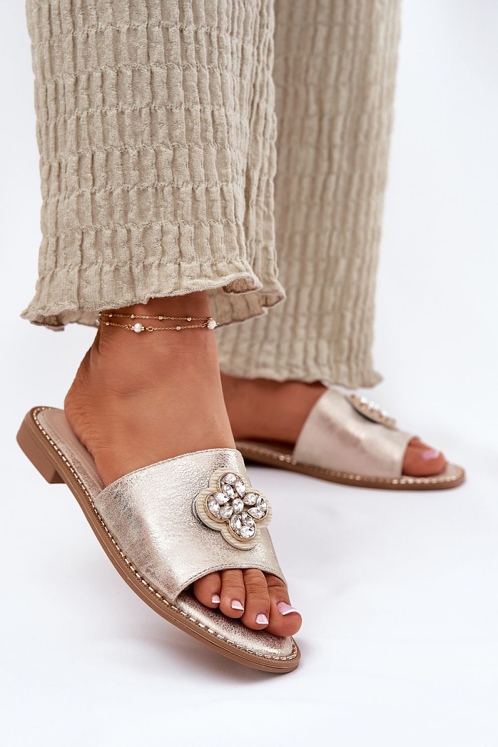  Şlapi model 213480 Step in style 