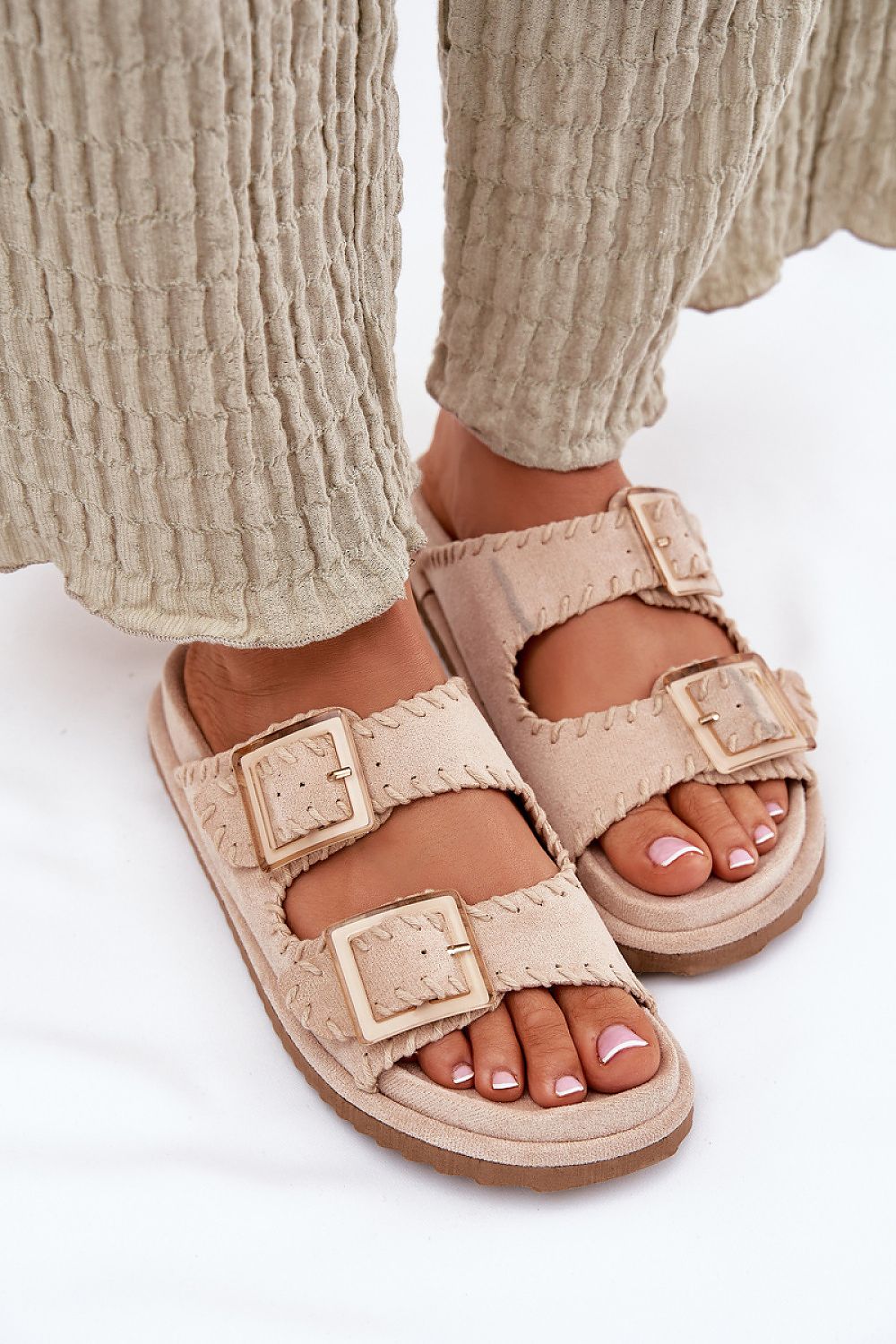  Şlapi model 213956 Step in style 