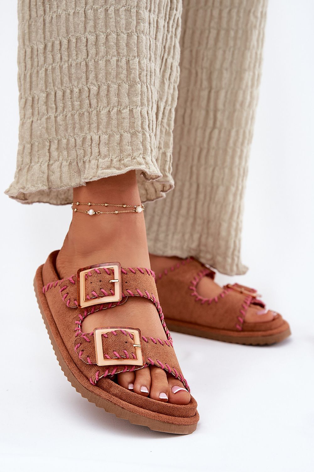  Şlapi model 213957 Step in style 