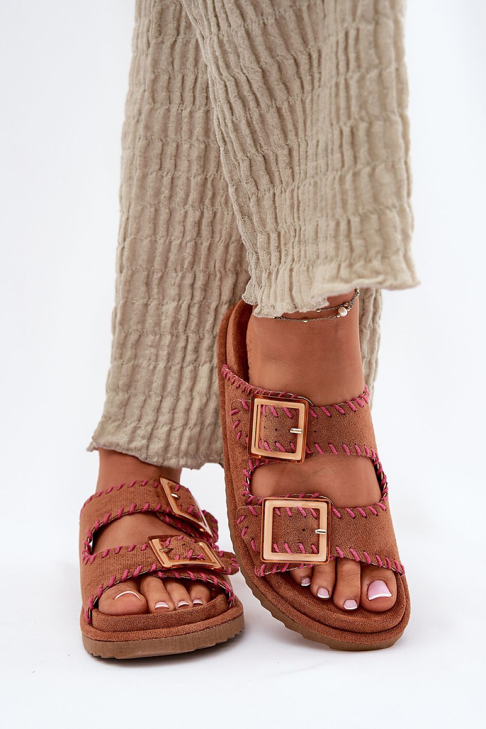  Şlapi model 213957 Step in style 